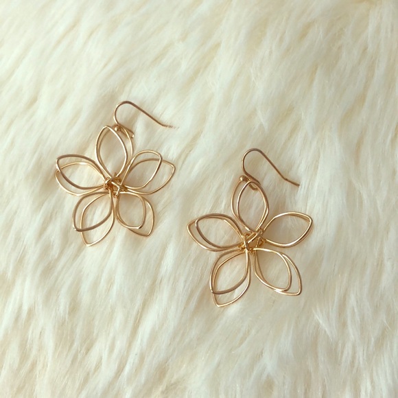 Jewelry - Golden Wire Flower Earrings